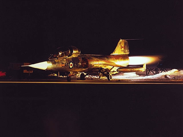 Night test of CF-104 Engine